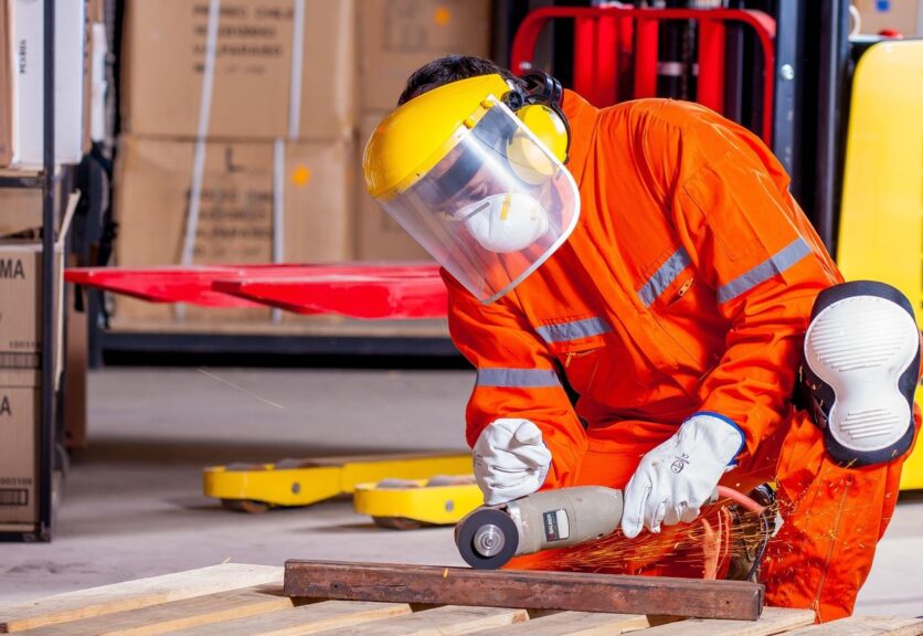 La hipoacusia laboral, afecta principalmente a trabajadores expuestos a ruidos constantes o intensos en su entorno laboral